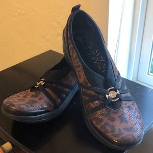 Bzees man made animal print slip on shoes size 8.5